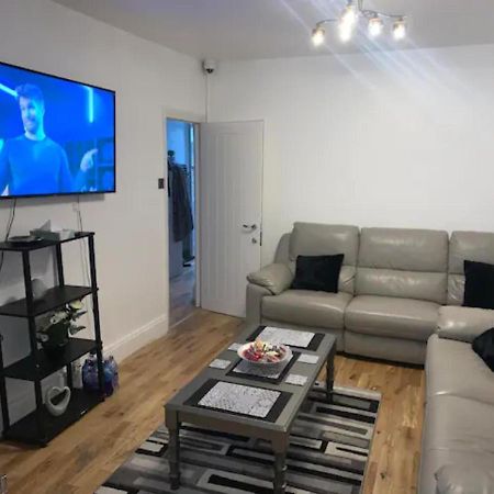 Modern 5 Bedroom Family House - 18 Mins To Station לונדון מראה חיצוני תמונה