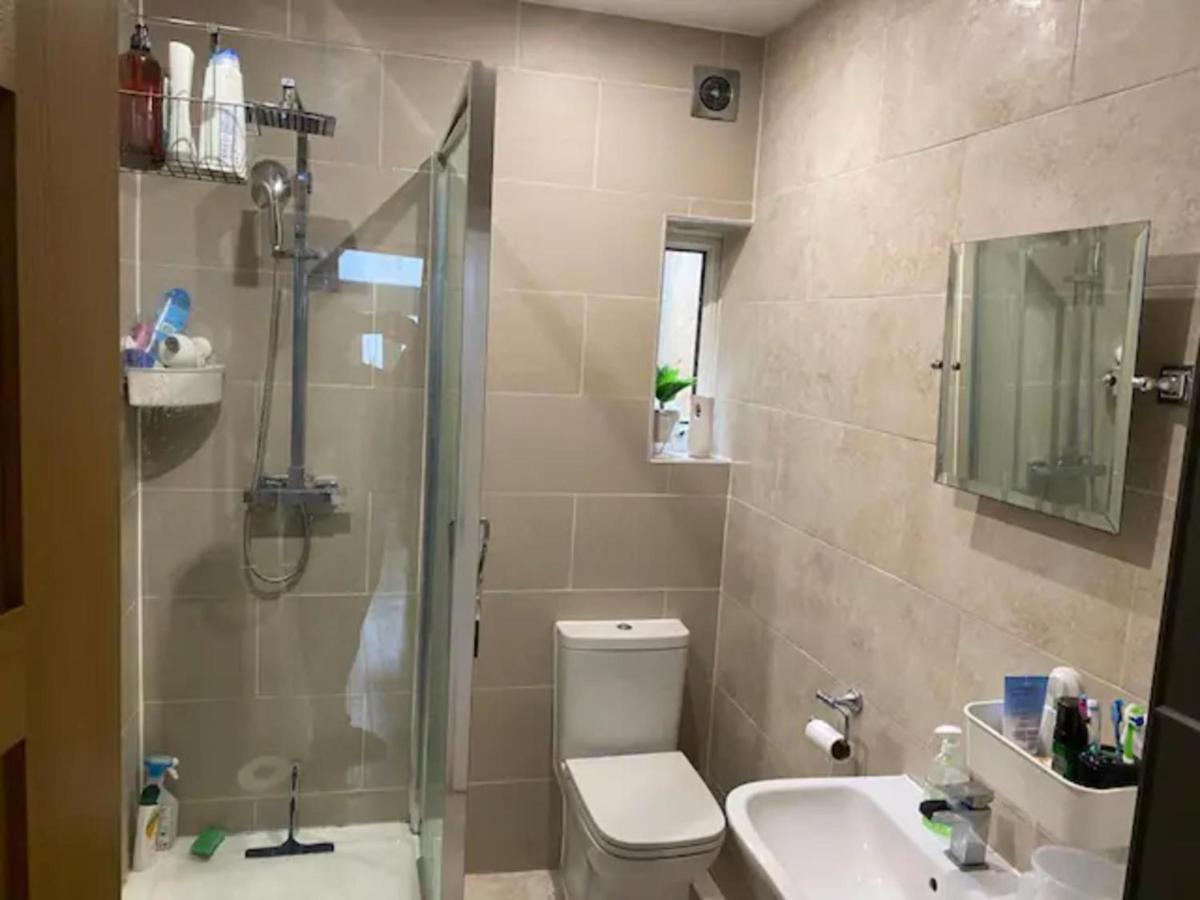 Modern 5 Bedroom Family House - 18 Mins To Station לונדון מראה חיצוני תמונה